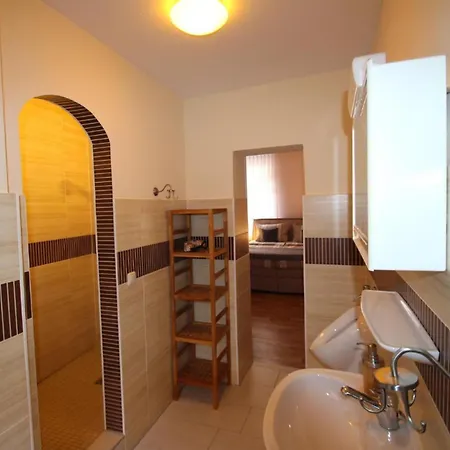 Apartment Charterpoint 1 *